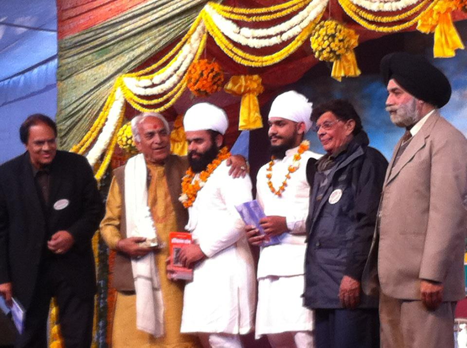 Pandit Ramakant ji and harivallabh commety members honoured after the amazing Pakhawaj solo in harivallabh sangeet sammelan in year 2011